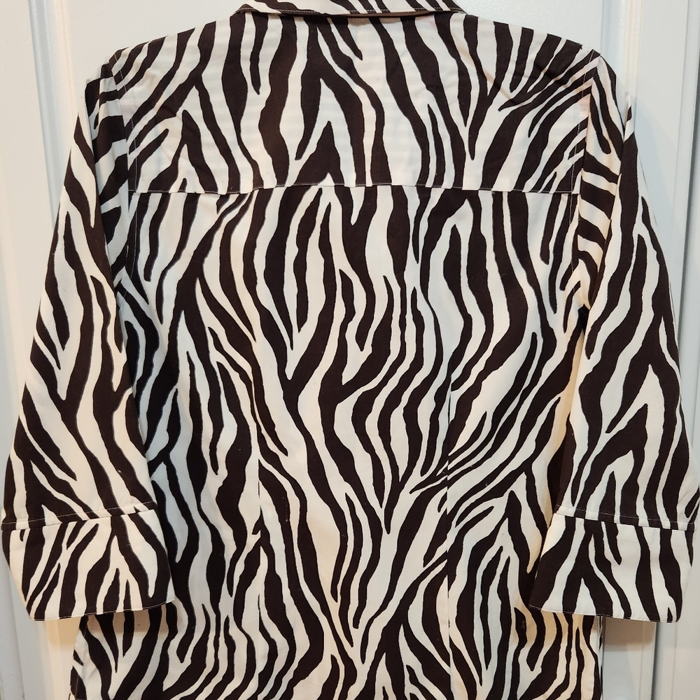 Zebra stripped button down blouse - Picture 3 of 5